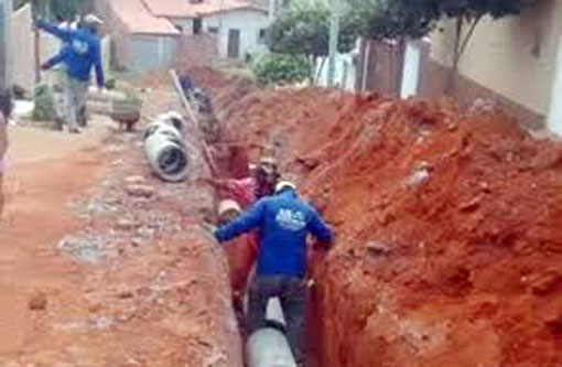Prefeitura de Brumado continua executando extensões de rede de esgoto no Bairro Rodoviário