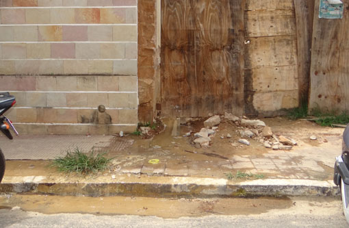 Brumado: Devido à obra, esgoto está a céu aberto no centro