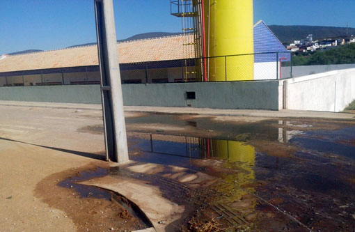 Brumado: rede de esgoto rompida no Residencial  Brisa IV causa transtornos aos moradores