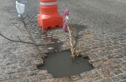 Brumado: Moradores reclamam de esgoto estourado na Rua Antônio Francisco da Silva Leite
