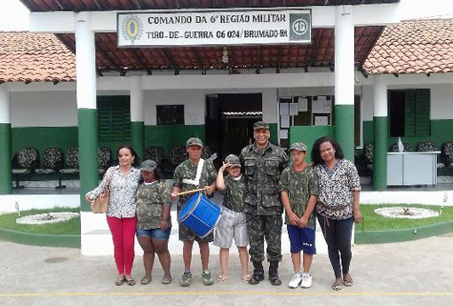 Brumado: alunos do CRAS Yolanda Pires visitaram o Tiro de Guerra