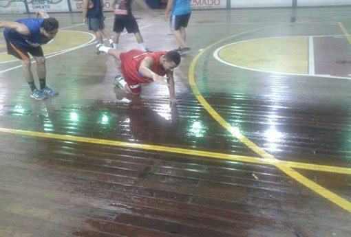 Brumado: desportista reclama de buracos no telhado do ginásio Antônio Alves Ribeiro