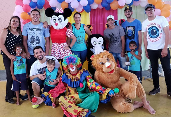 Aracatu: homenagem as crianças foi realizada com grande festival infantil no ginásio de esportes da comunidade da Lagoa do Sal