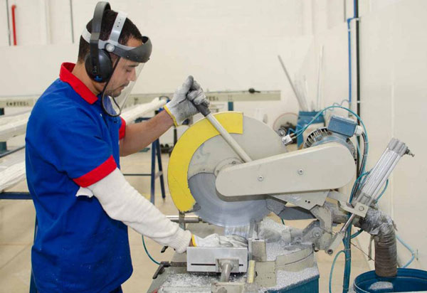 Caculé receberá investimento de R$ 3 milhões com ampliação de indústria de esquadrias