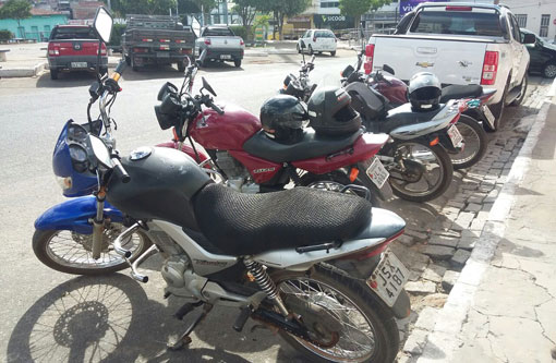Brumado: SMTT inicia proibição de estacionamento de motos em frente ao Banco do Brasil
