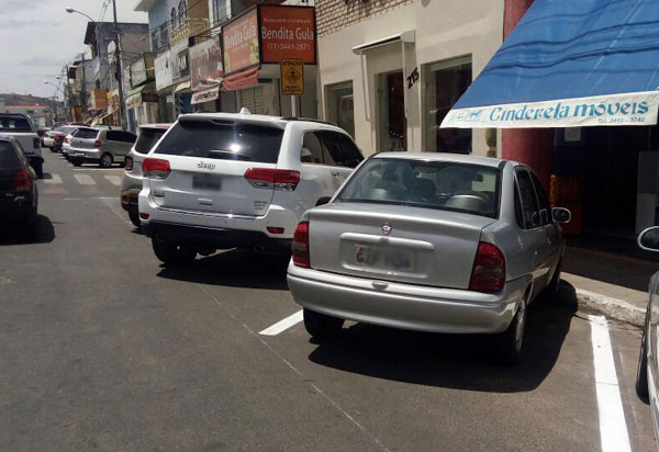 Lei que reserva vagas em estacionamento para gestantes, lactantes e pessoas com crianças de colo pelo município de Brumado