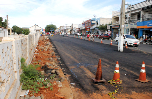 Brumado: Estacionamento do Derba é asfaltado