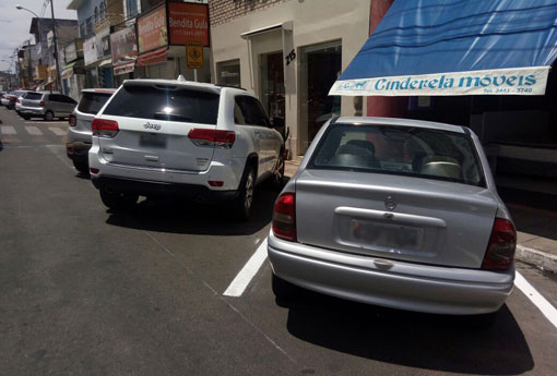Brumado: volta a ser permitido o estacionamento em ângulo na Rua Coronel Tibério Meira