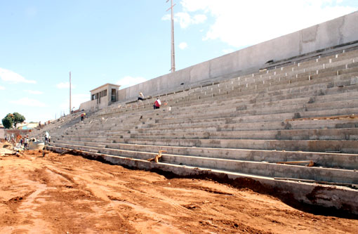 Brumado: Estádio dos Prazeres poderá ser concluído até fevereiro; veja em fotos o andamento da obra
