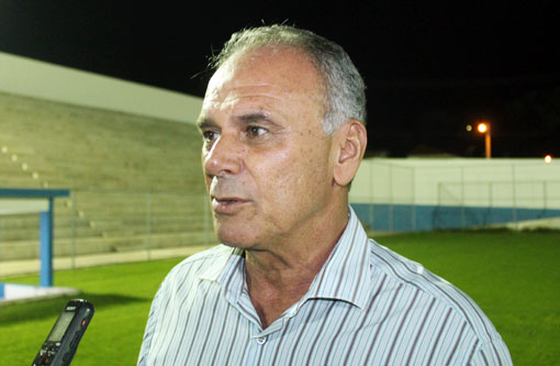 Brumado: Prefeito e demais autoridades acompanham teste de iluminação no Estádio Gilbertão