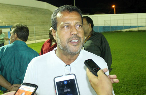 Brumado: Prefeito e demais autoridades acompanham teste de iluminação no Estádio Gilbertão