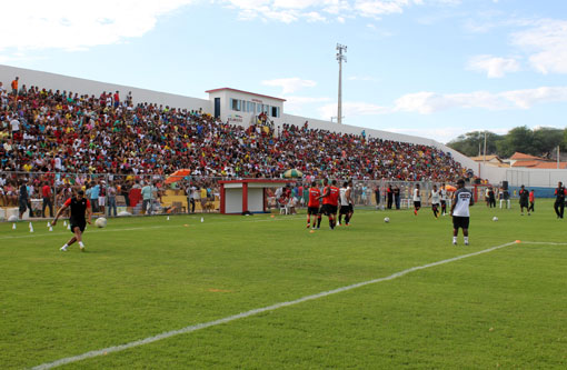Brumado: Estádio Gilberto Cardoso é inaugurado