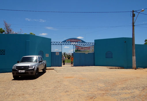 Rui Costa firma convênio que garante R$ 8,5 milhões para reformar estádios e ginásio, Malhada de Pedras é contemplado