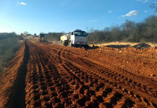 Obras de pavimentação asfáltica estão a todo vapor no trecho que liga Umburanas à Cristalândia