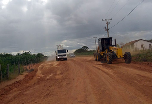Brumado: prefeitura recupera mais estradas vicinais no município