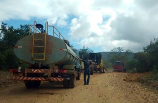 Weliton Lopes acompanha patrolamento de estrada em Ubiraçaba e solicita outras benfeitorias para região