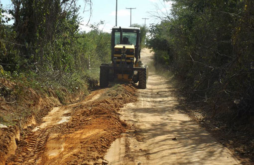 Aracatu: Prefeitura faz recuperação de estradas vicinais