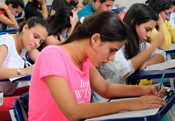 Estudantes poderão requerer aproveitamento de estudos para conclusão do Ensino Médio da rede estadual