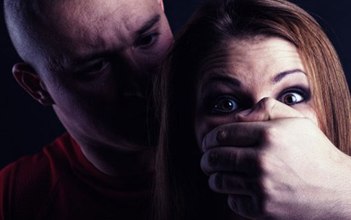 Pesquisa: Um em cada 3 brasileiros culpa mulher em casos de estupro