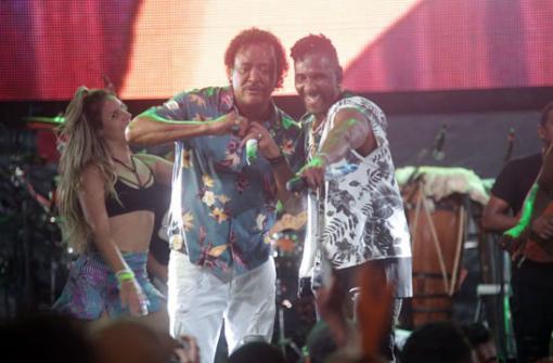 Inscrições 'Inocentes' e 'ordinárias' em banheiros masculino e feminino do ensaio do É o Tchan serão apuradas pelo MP-BA