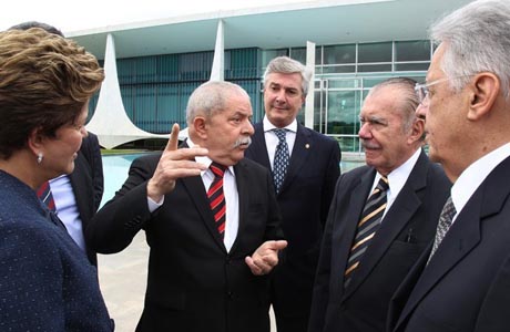 Ex-presidentes viajam com Dilma  para funeral de Nelson Mandela