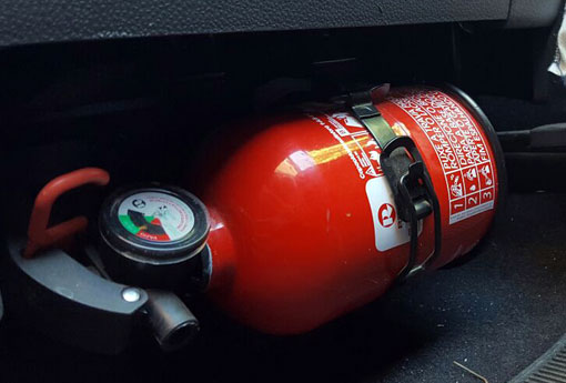 Deputados querem volta do extintor de incêndio em carros