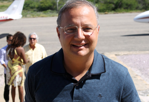 Retirada antecipada de cubanos do Mais Médicos é grave ameaça para municípios baianos, diz secretário de Saúde do Estado