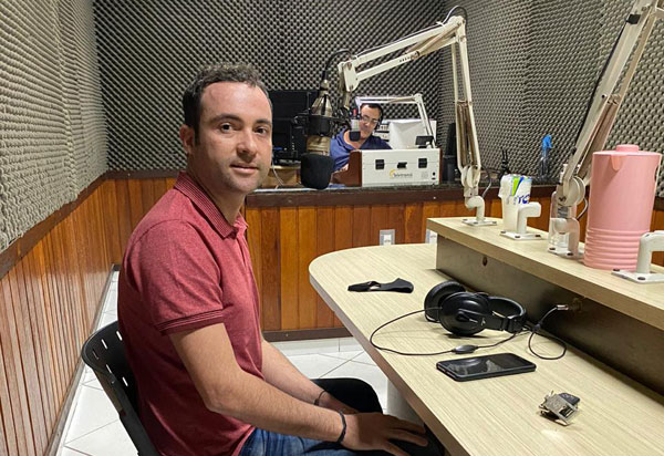 'Eduardo não pensa na Educação. Ele pensa apenas nos empreiteiros', afirma Fabrício Abrantes