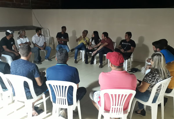 Brumado: Fabrício Abrantes participa de reunião com artistas locais