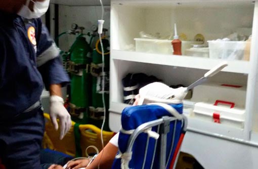 Conquista: Mulher sobrevive após marido cravar faca na cabeça durante briga