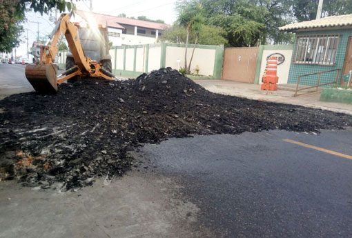 Brumado: passagem elevada de pedestre irregular é refeita e nova será construída no centro comercial