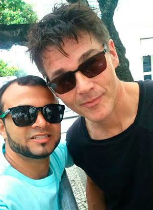 Cantor brumadense Fann Estourado se emociona ao ter encontro com vocalista do A-ha no Rio de Janeiro