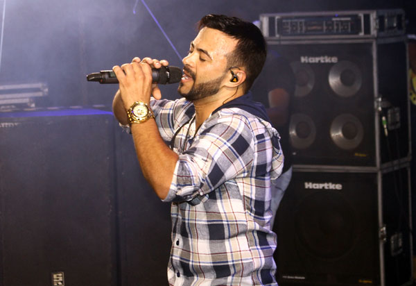 Fann Estourado anima o público no Forró do Sítio Novo, nova música na boca da galera