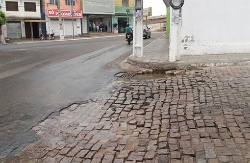 Brumado: Chuvas revelam problemas de infraestrutura em diferentes pontos da cidade