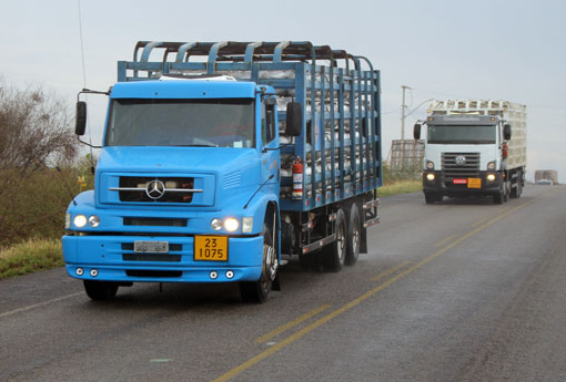 Em rodovias sinalizadas,  Justiça libera aplicação de multas por farol desligado