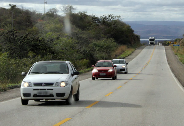 Regra do farol baixo em rodovias foi alterada e começa a valer em 2021