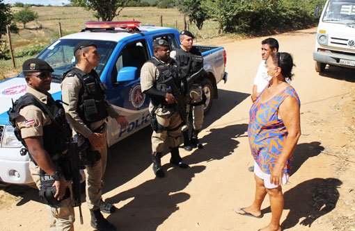 Brumado: Moradores da Comunidade Tanquinho bloqueiam estrada em protesto