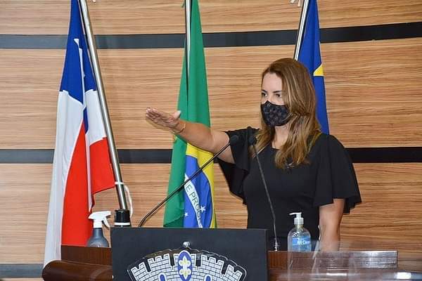 Conquista: Sheila Lemos tomou posse como prefeita de forma definitiva