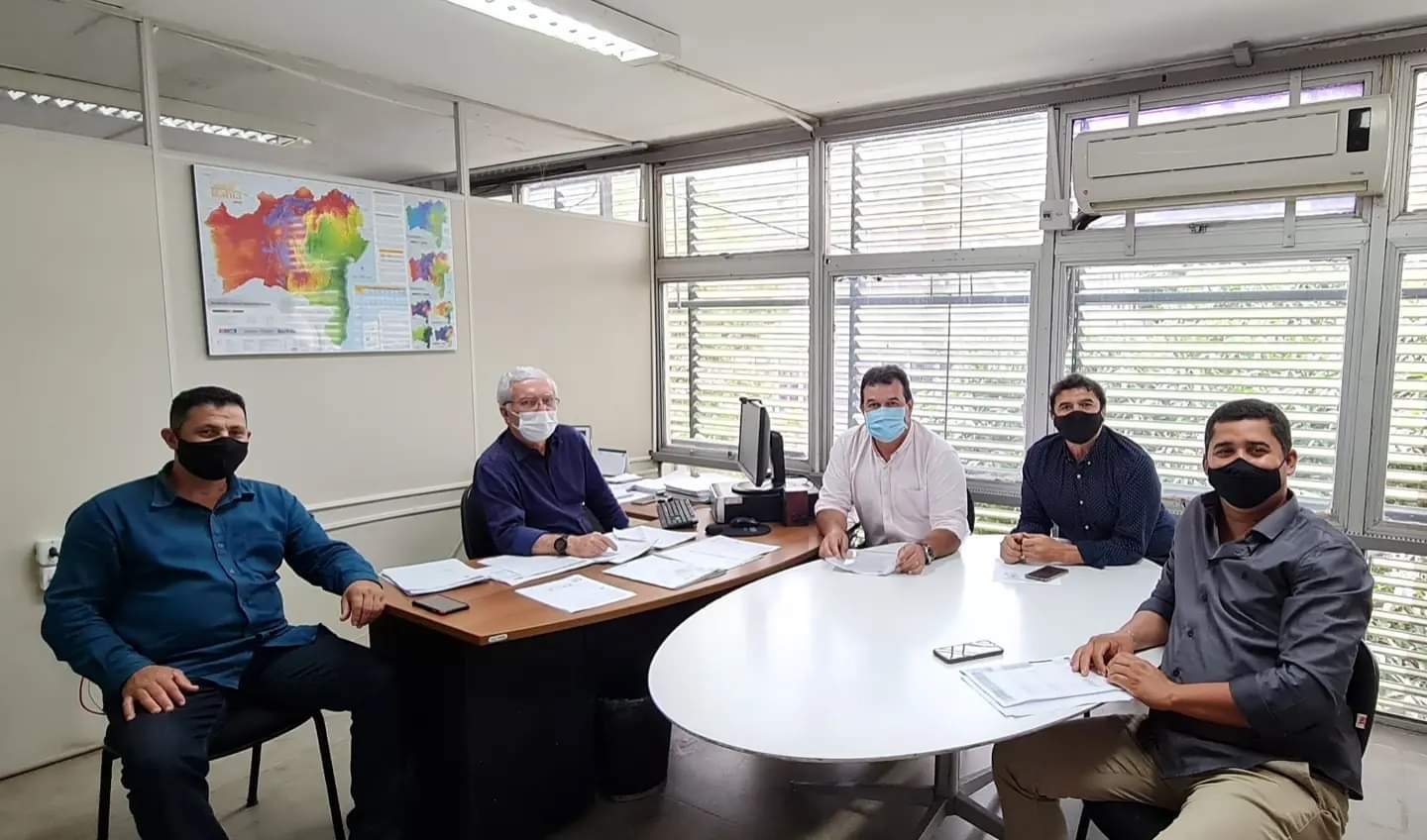 Deputado Marquinho Viana leva obra de eletrificação para povoado de Iramaia