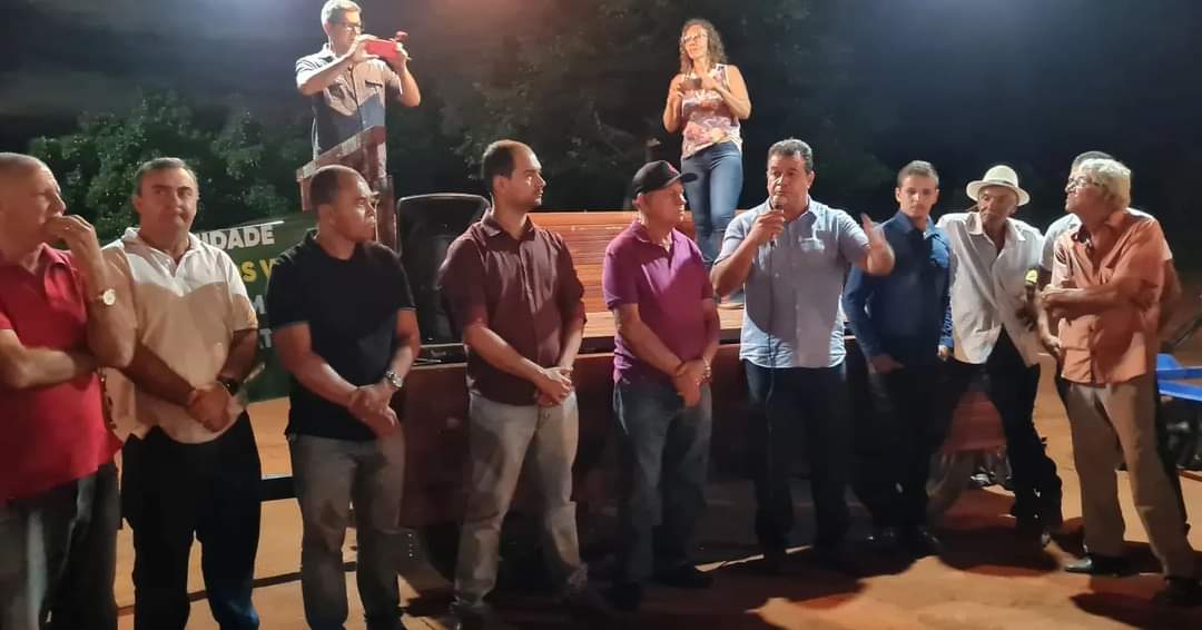 Deputado Marquinho Viana entrega trator agrícola em Caculé