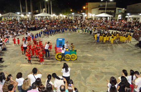 Centro Educacional Monteiro Lobato realizou 13ª Feira de Ciências