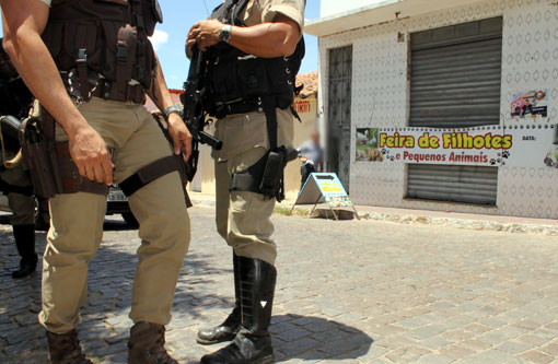 Brumado: PM e integrantes de ONG resgatam animais que sofriam maus tratos em Feira