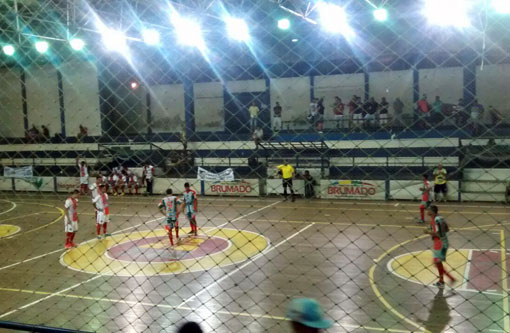 Feirense é o primeiro finalista do 32º Campeonato Brumadense de futsal