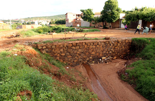 Brumado: Moradores do Bairro Feliciano Pereira Santos reclamam de falta de estrutura