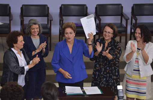 Violência contra a mulher: Lei que torna feminicídio crime hediondo é sancionada