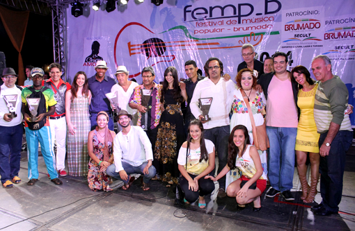 FEMP-B presenteia o público com grandes canções na final