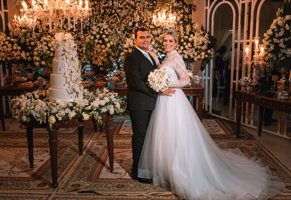 Brumadenses oficializam união com linda cerimônia de casamento no Clube Social