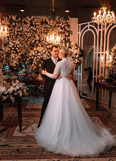 Brumadenses oficializam união com linda cerimônia de casamento no Clube Social