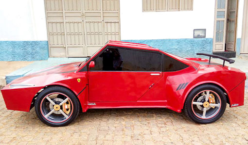 Jovem ferreiro de Paramirim cria  protótipo de Ferrari e faz sucesso com a peça pelas ruas da cidade 