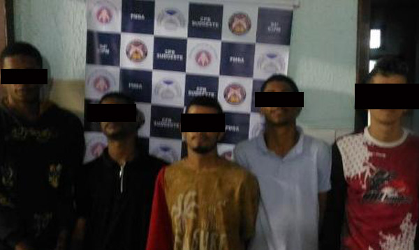 Grupo é detido durante possível 'festa do Pó' próximo a delegacia em Caetité